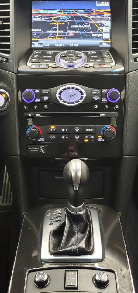 Infiniti QX70  2015