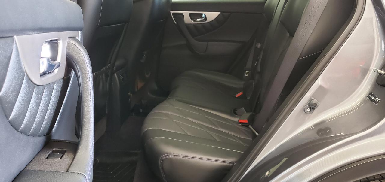 Infiniti QX70  2015