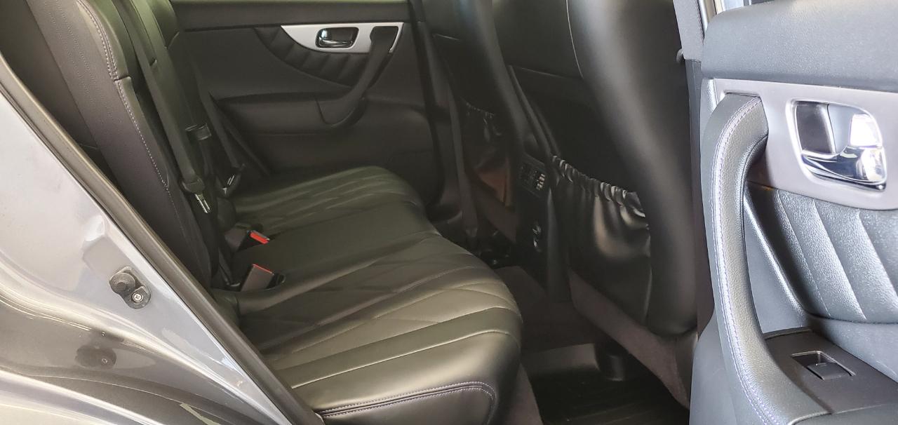 Infiniti QX70  2015