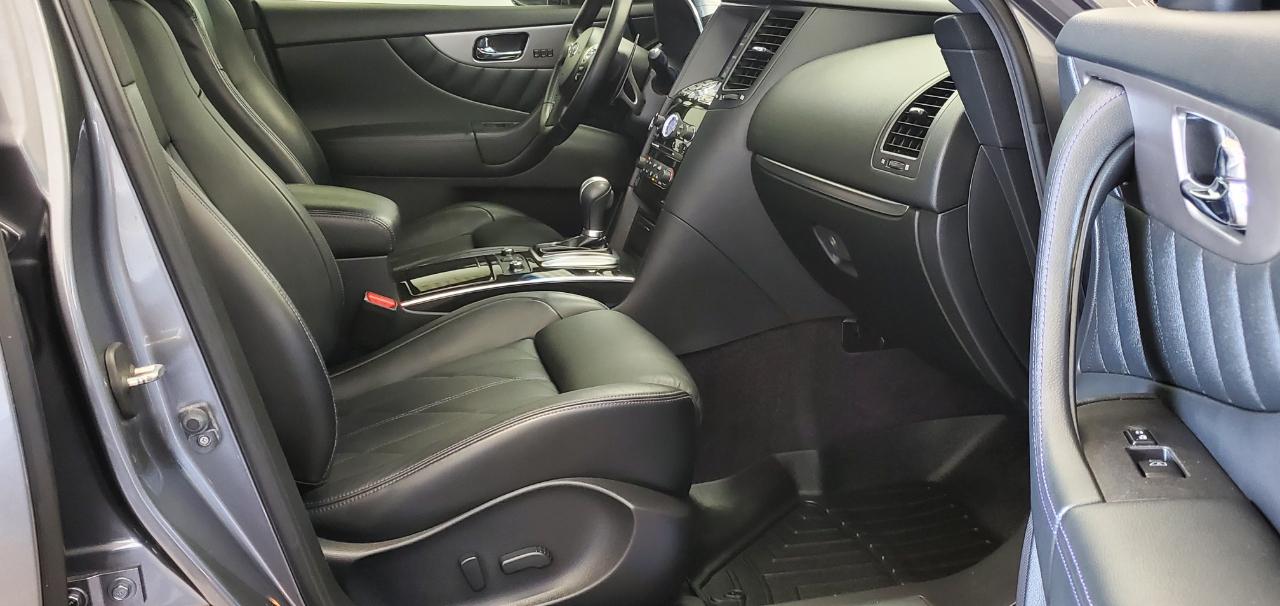 Infiniti QX70  2015