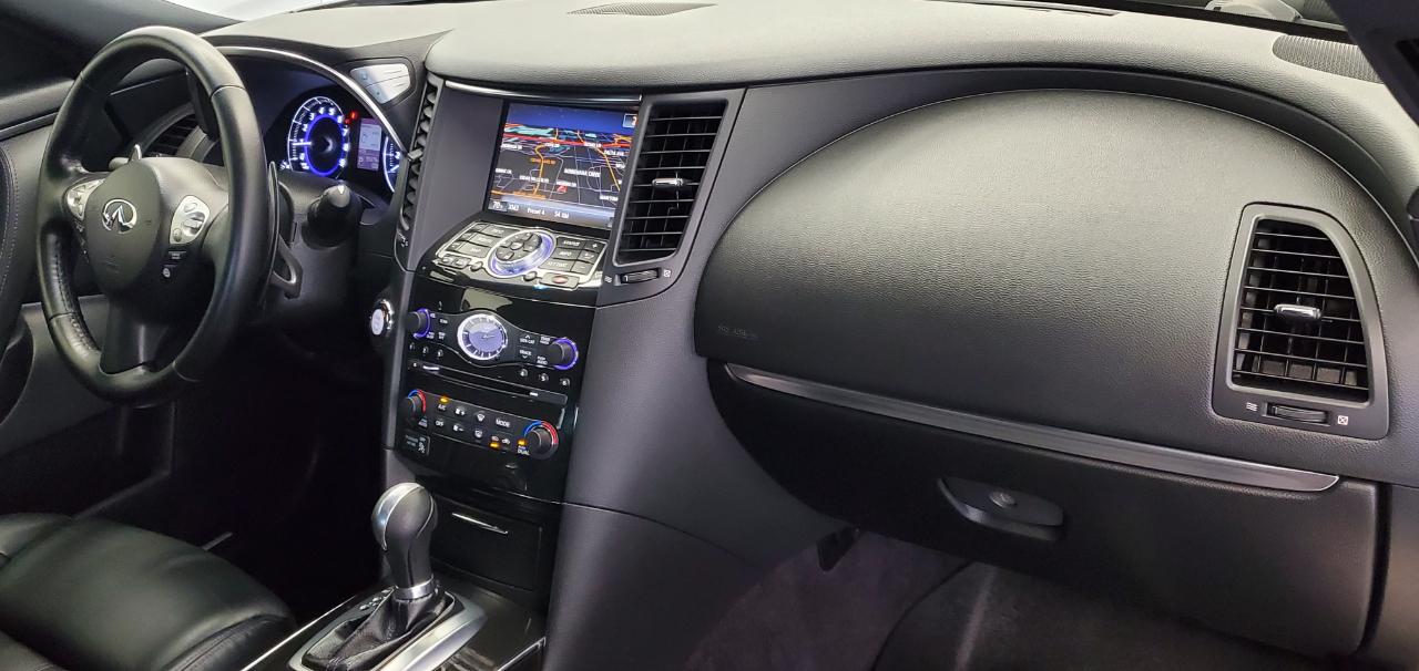 Infiniti QX70  2015