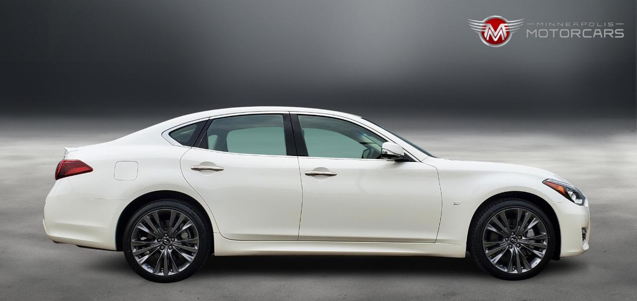 Infiniti Q70  2016