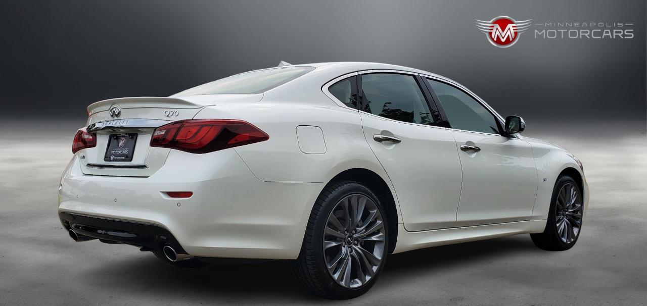 Infiniti Q70  2016