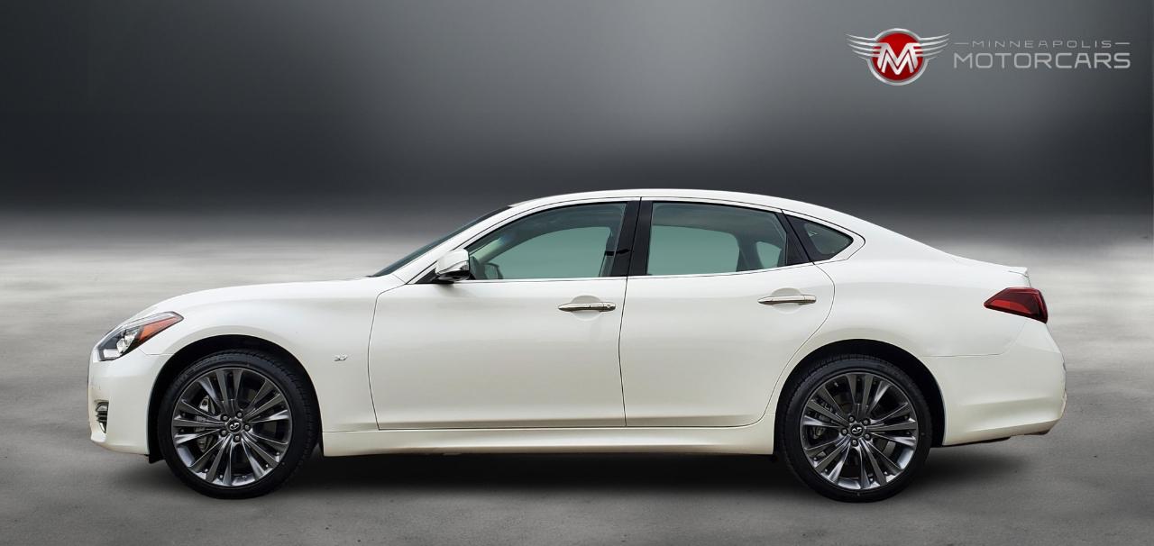 Infiniti Q70  2016