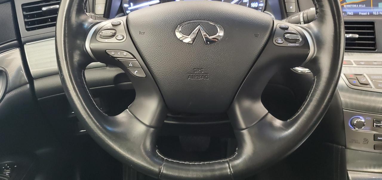 Infiniti Q70  2016