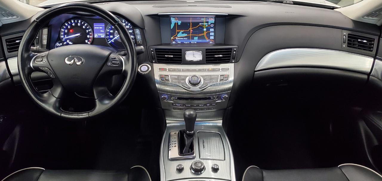 Infiniti Q70  2016