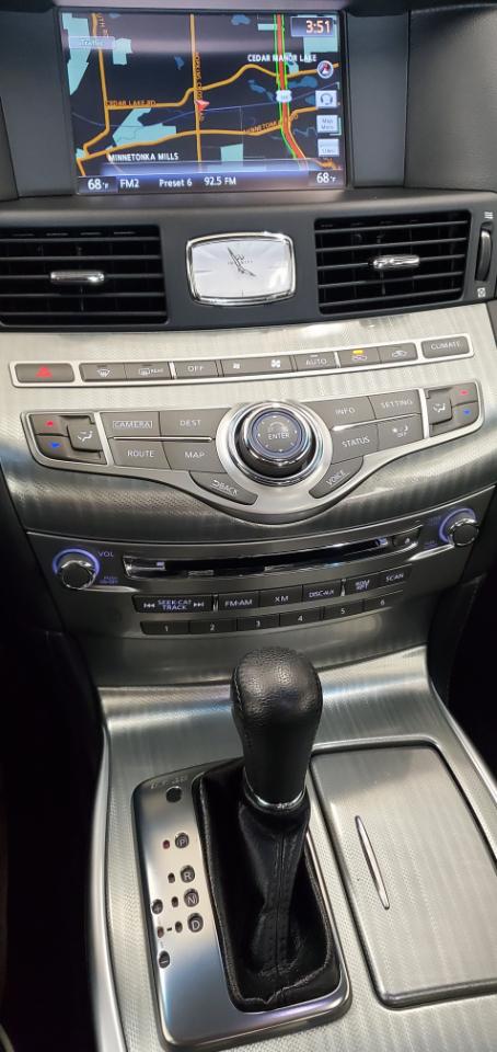 Infiniti Q70  2016