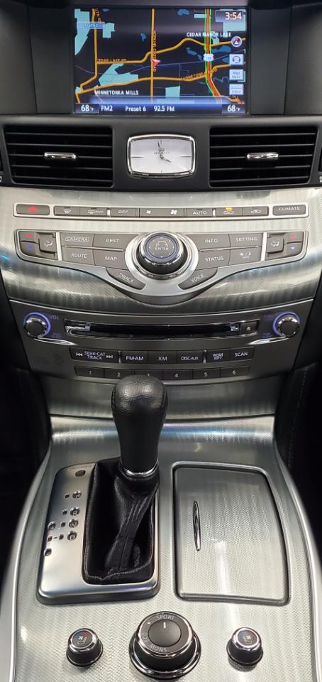 Infiniti Q70  2016