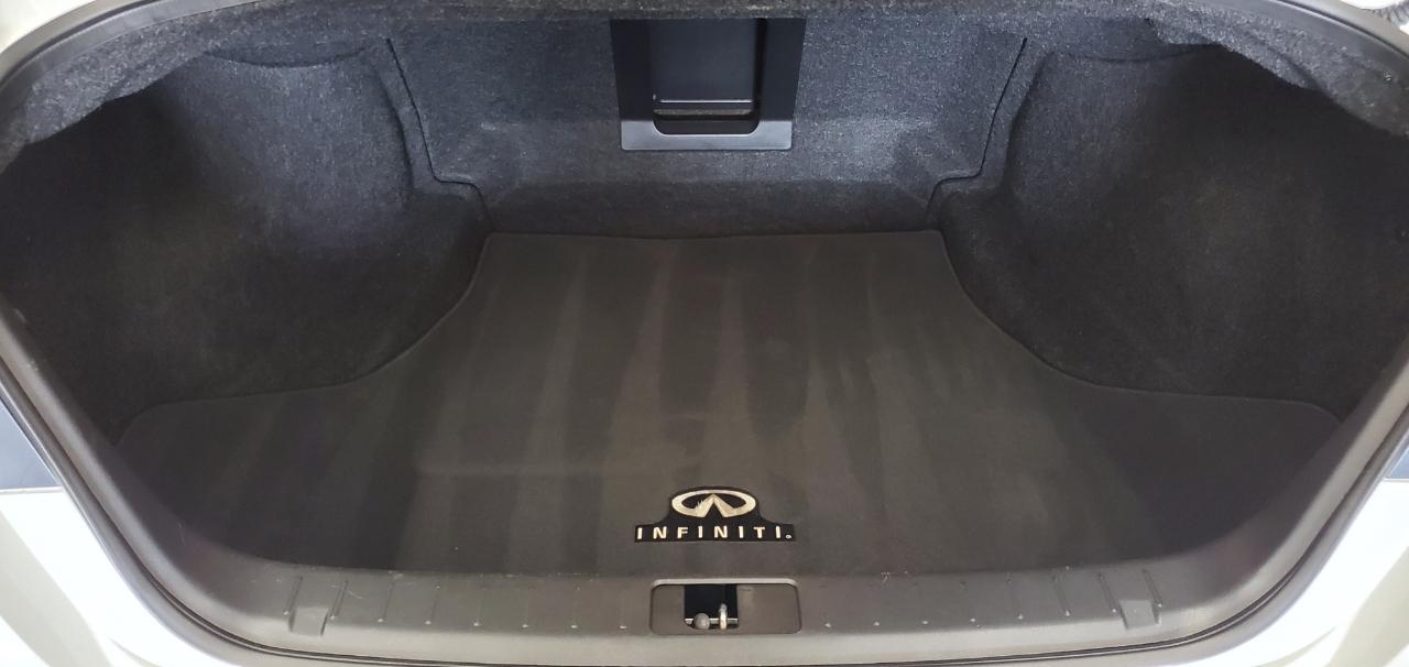 Infiniti Q70  2016