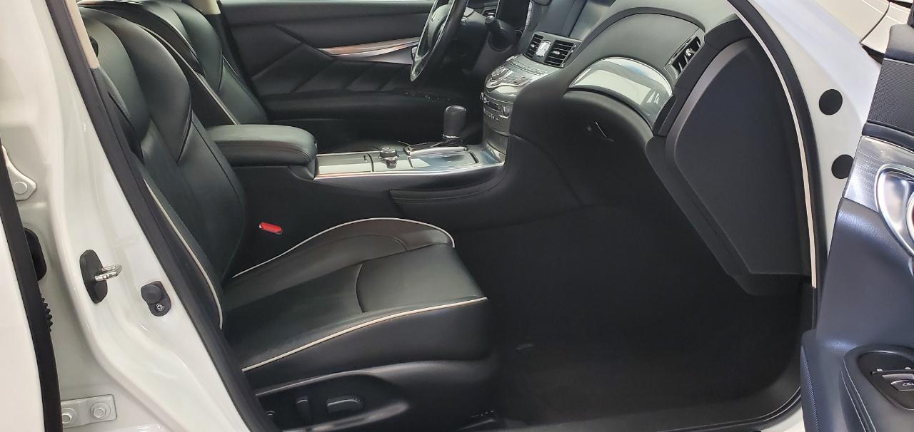 Infiniti Q70  2016