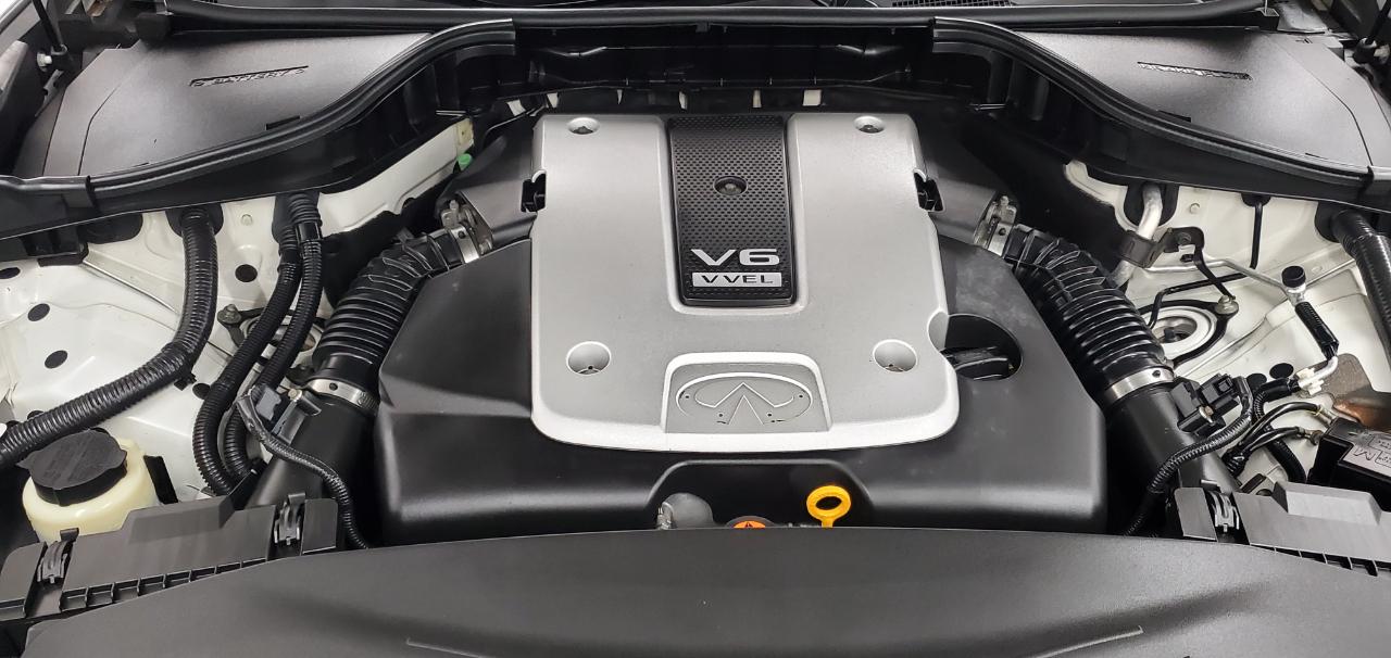 Infiniti Q70  2016