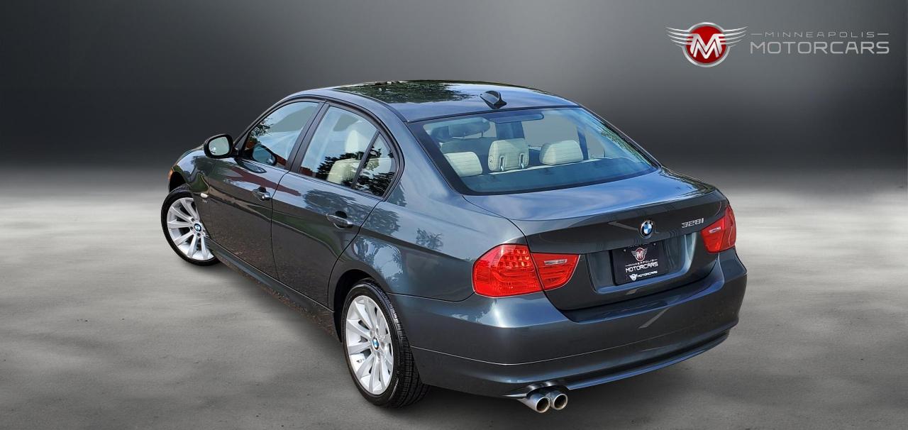 BMW 3-Series 328i xDrive 2011