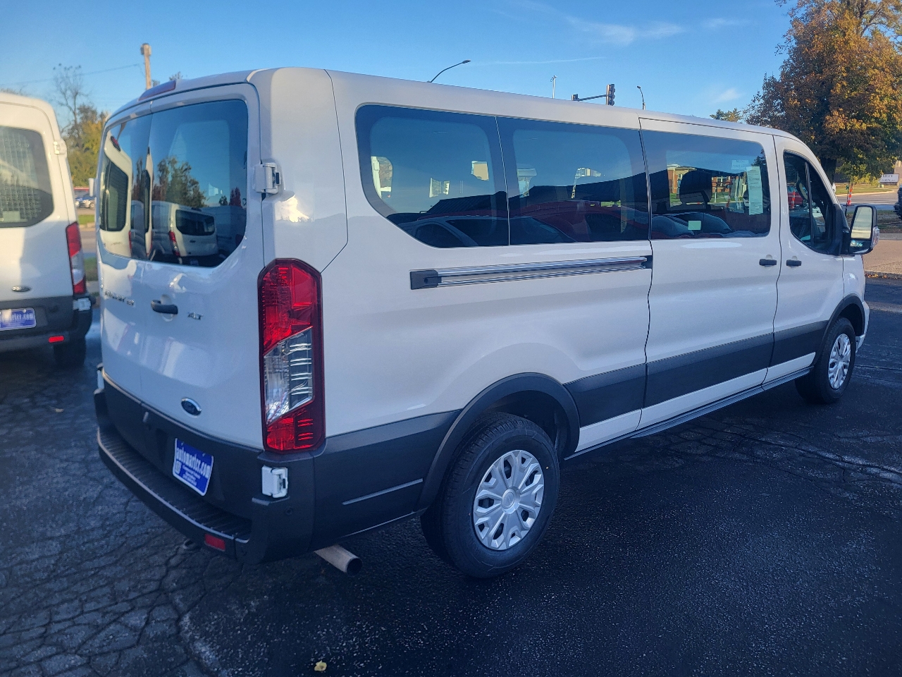 Ford Transit 350 Wagon Low Roof XLT w/Sliding Pass. 148-in. WB 2022 Ford Transit 350 Wagon Low Roof XLT w/Sliding Pass. 148-in. WB 2022
