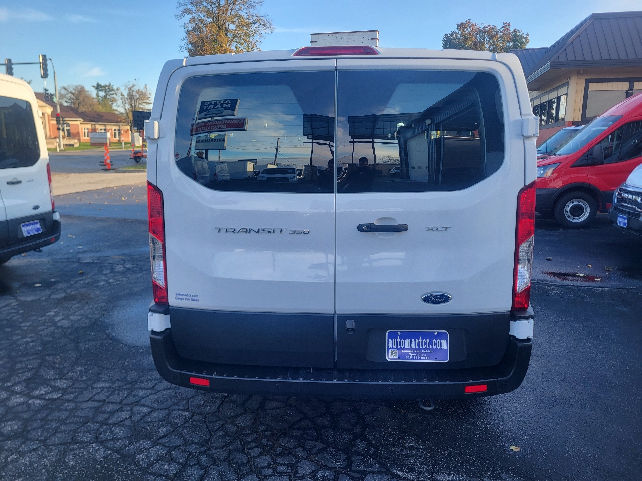 Ford Transit 350 Wagon Low Roof XLT w/Sliding Pass. 148-in. WB 2022 Ford Transit 350 Wagon Low Roof XLT w/Sliding Pass. 148-in. WB 2022