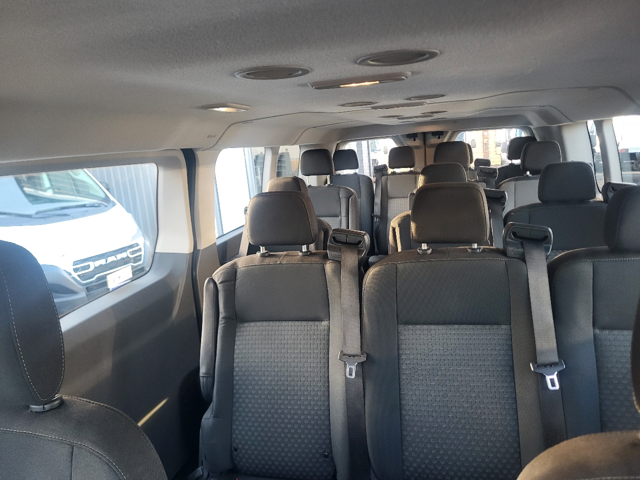 Ford Transit 350 Wagon Low Roof XLT w/Sliding Pass. 148-in. WB 2022 Ford Transit 350 Wagon Low Roof XLT w/Sliding Pass. 148-in. WB 2022