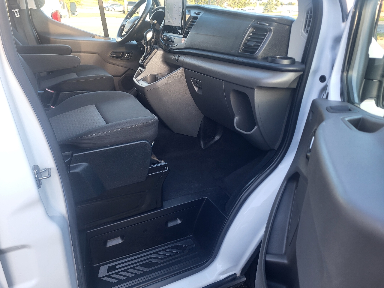 Ford Transit 350 Wagon Low Roof XLT w/Sliding Pass. 148-in. WB 2022 Ford Transit 350 Wagon Low Roof XLT w/Sliding Pass. 148-in. WB 2022