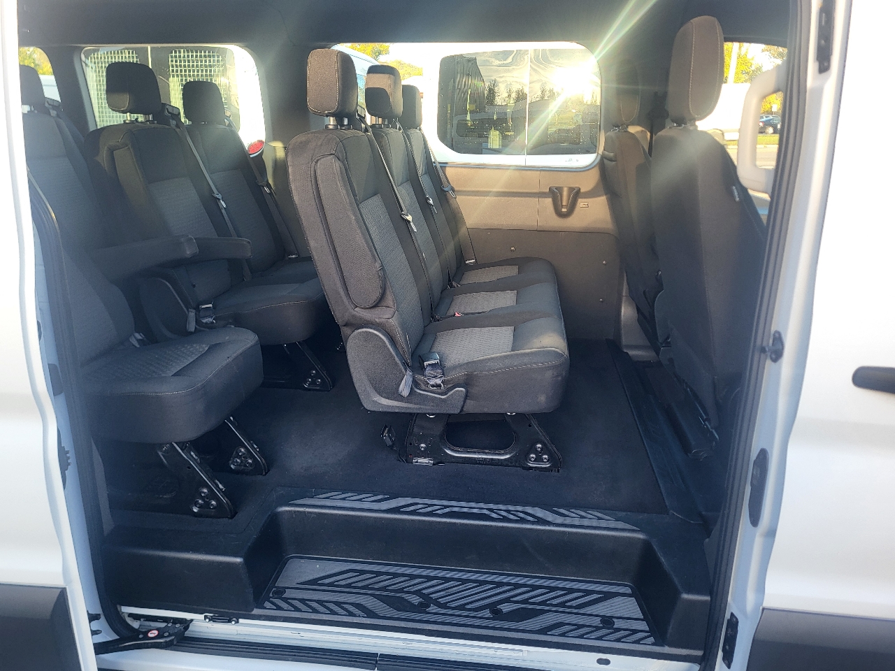 Ford Transit 350 Wagon Low Roof XLT w/Sliding Pass. 148-in. WB 2022 Ford Transit 350 Wagon Low Roof XLT w/Sliding Pass. 148-in. WB 2022