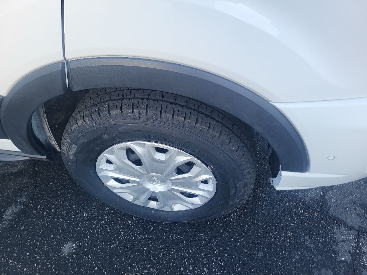 Ford Transit 350 Wagon Low Roof XLT w/Sliding Pass. 148-in. WB 2022 Ford Transit 350 Wagon Low Roof XLT w/Sliding Pass. 148-in. WB 2022