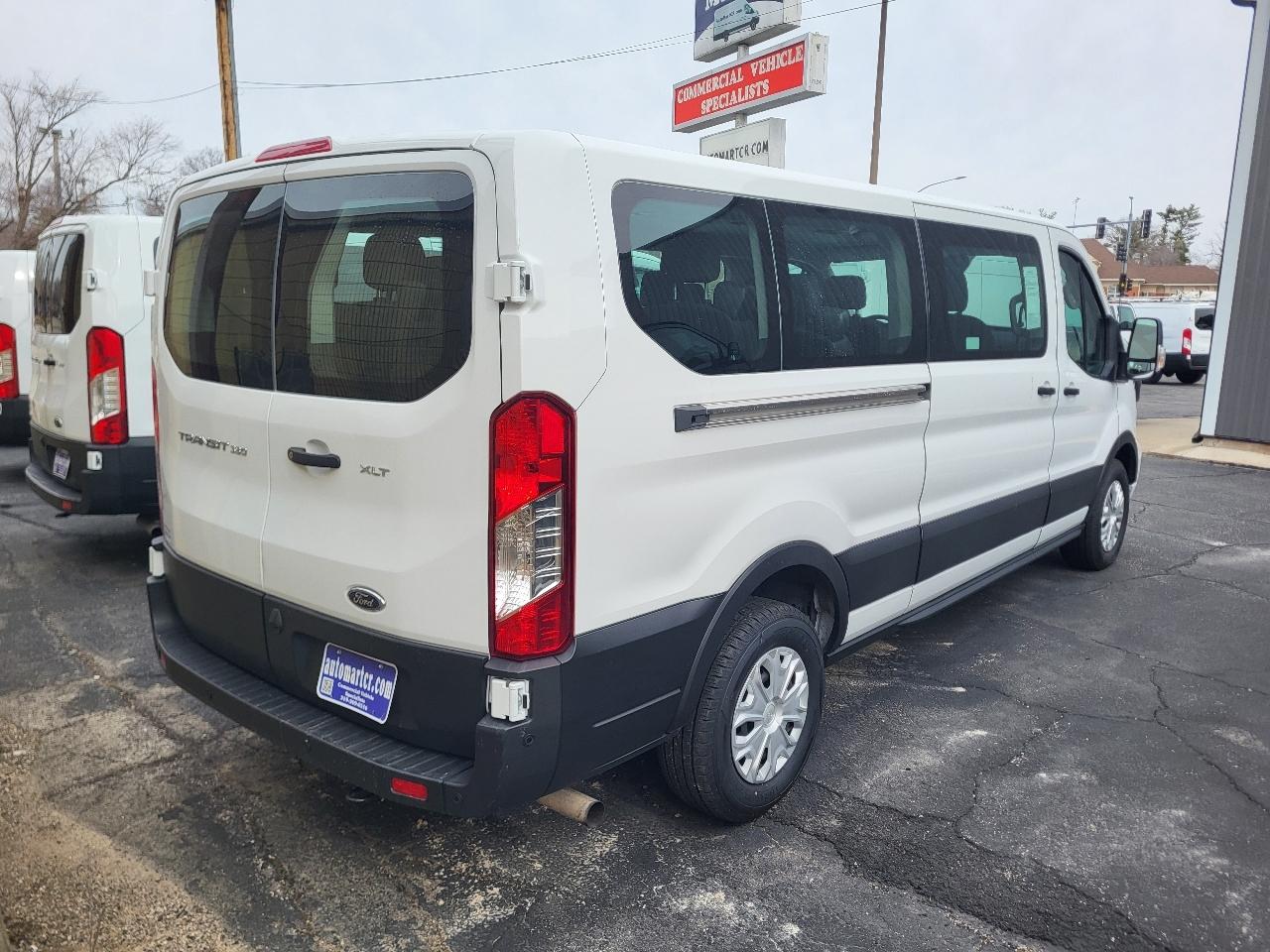 Ford Transit 350 Wagon Low Roof XLT w/Sliding Pass. 148-in. WB 2022