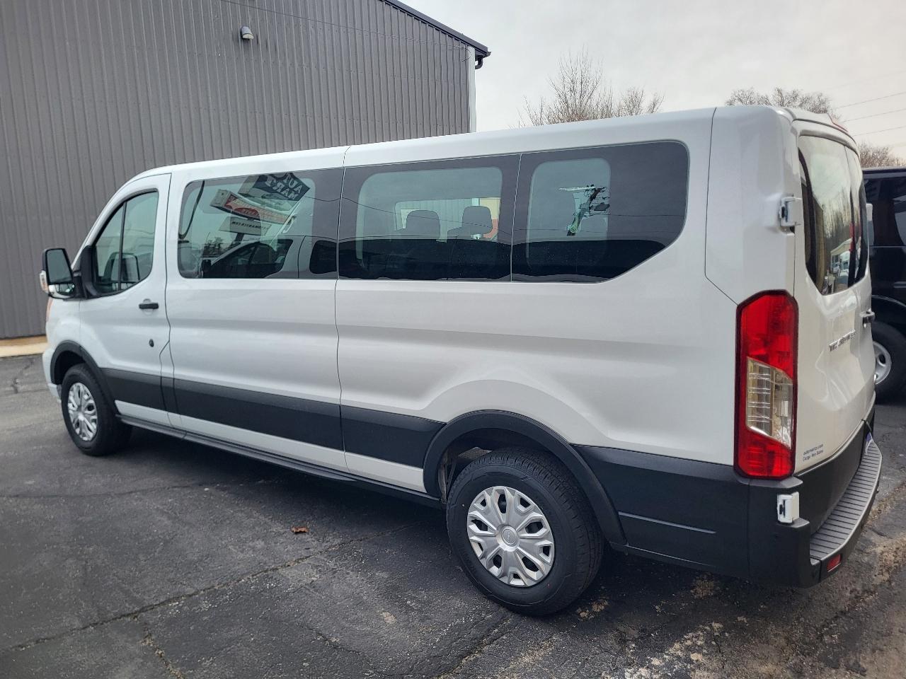 Ford Transit 350 Wagon Low Roof XLT w/Sliding Pass. 148-in. WB 2022