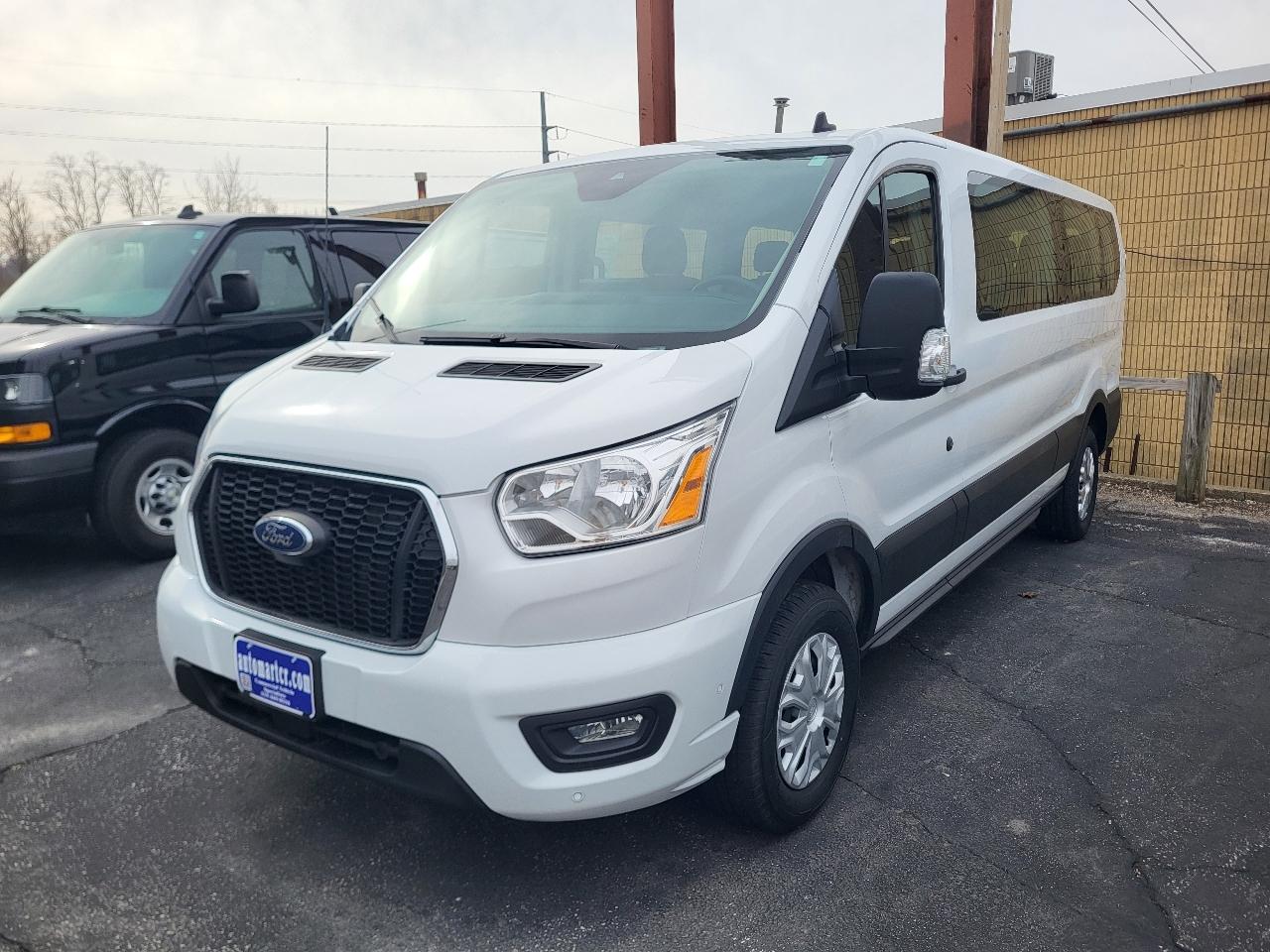 Ford Transit 350 Wagon Low Roof XLT w/Sliding Pass. 148-in. WB 2022