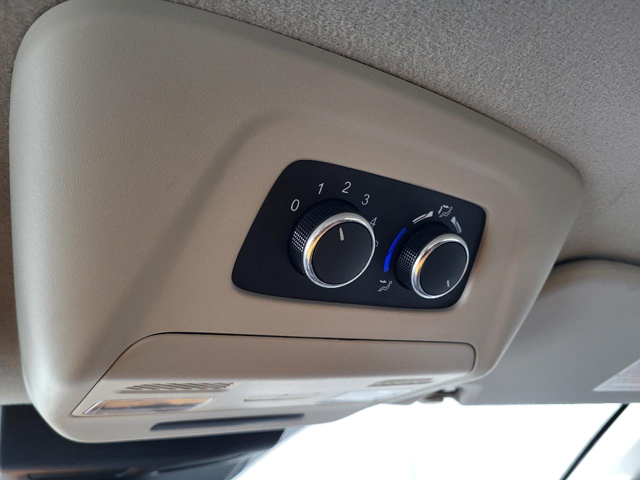 Ford Transit 350 Wagon Low Roof XLT w/Sliding Pass. 148-in. WB 2022