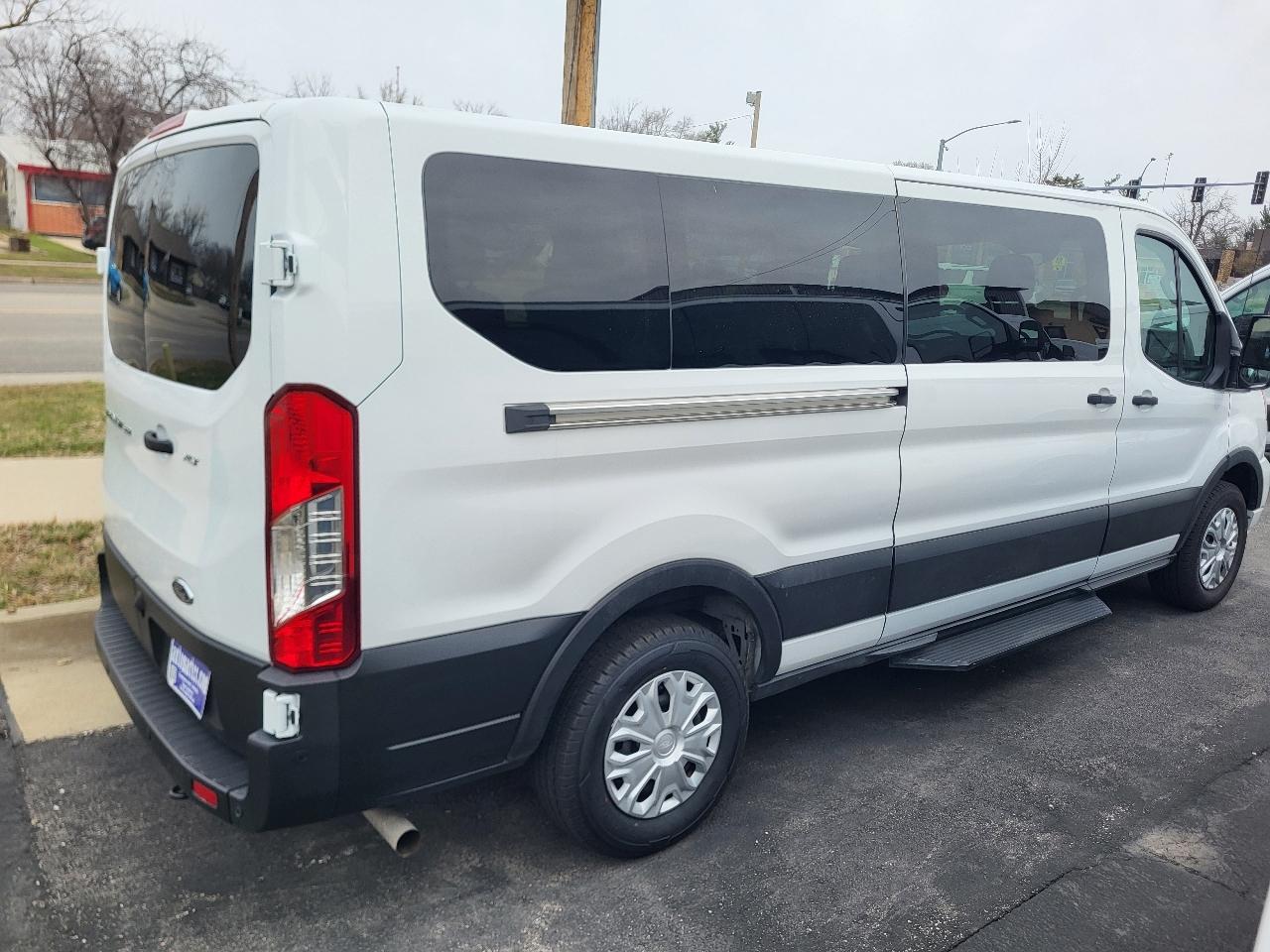 Ford Transit 350 Wagon Low Roof XLT w/Sliding Pass. 148-in. WB 2022