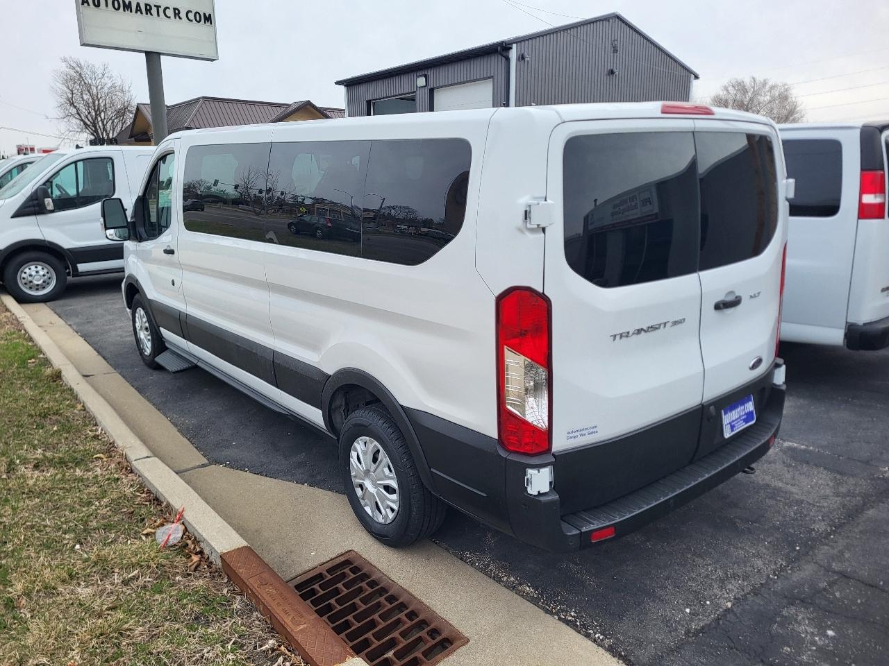 Ford Transit 350 Wagon Low Roof XLT w/Sliding Pass. 148-in. WB 2022