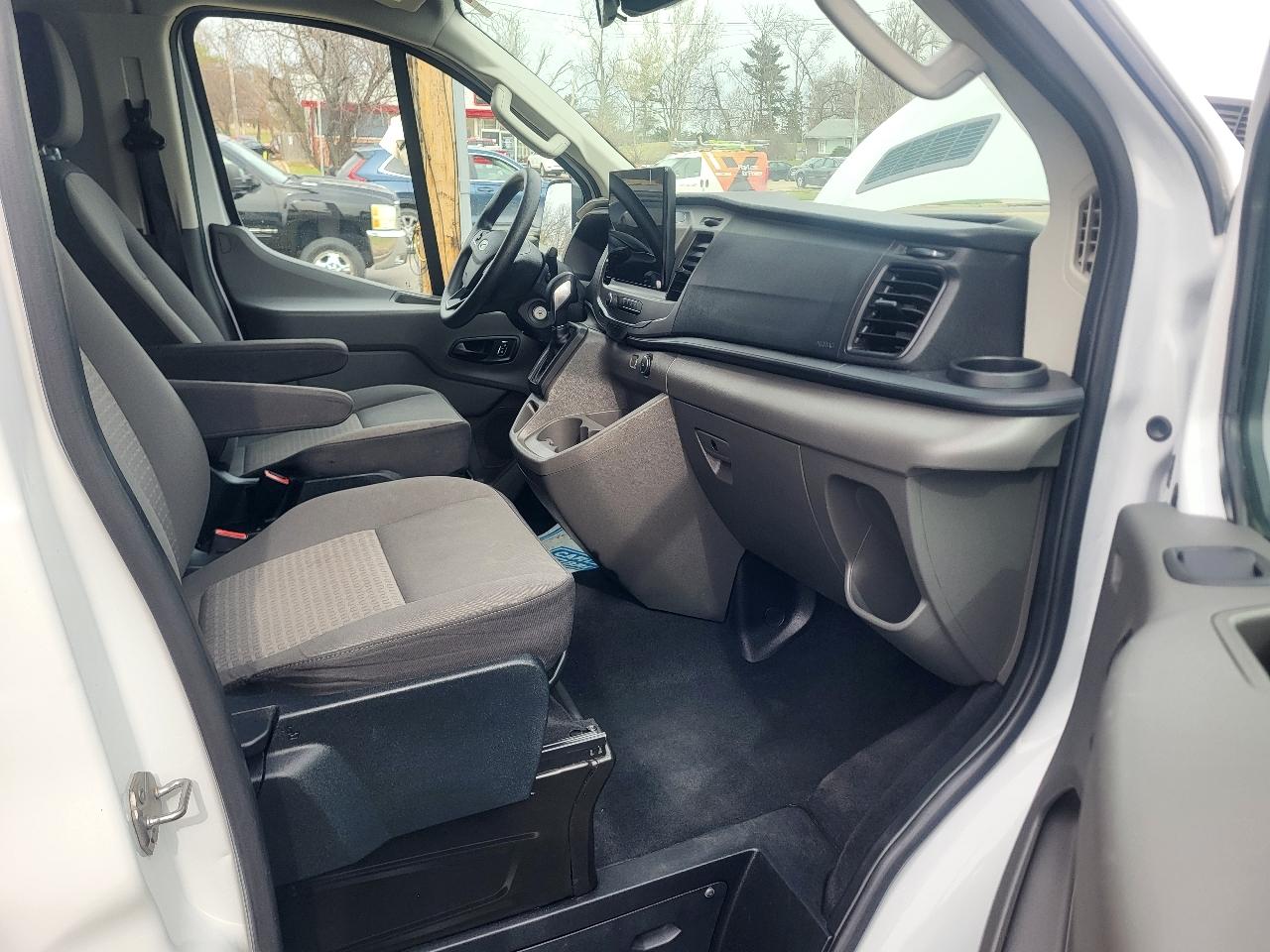 Ford Transit 350 Wagon Low Roof XLT w/Sliding Pass. 148-in. WB 2022