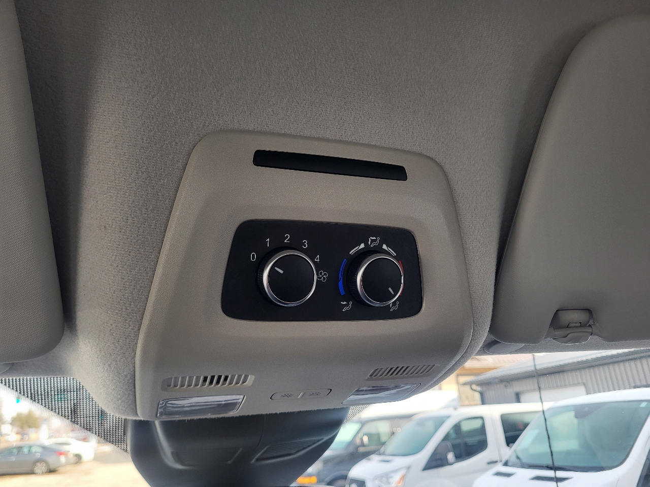 Ford Transit 350 Wagon Med. Roof XLT w/Sliding Pass. 148-in. WB 2022