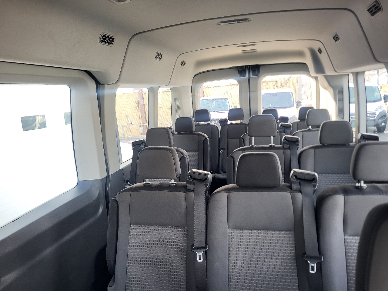 Ford Transit 350 Wagon Med. Roof XLT w/Sliding Pass. 148-in. WB 2022