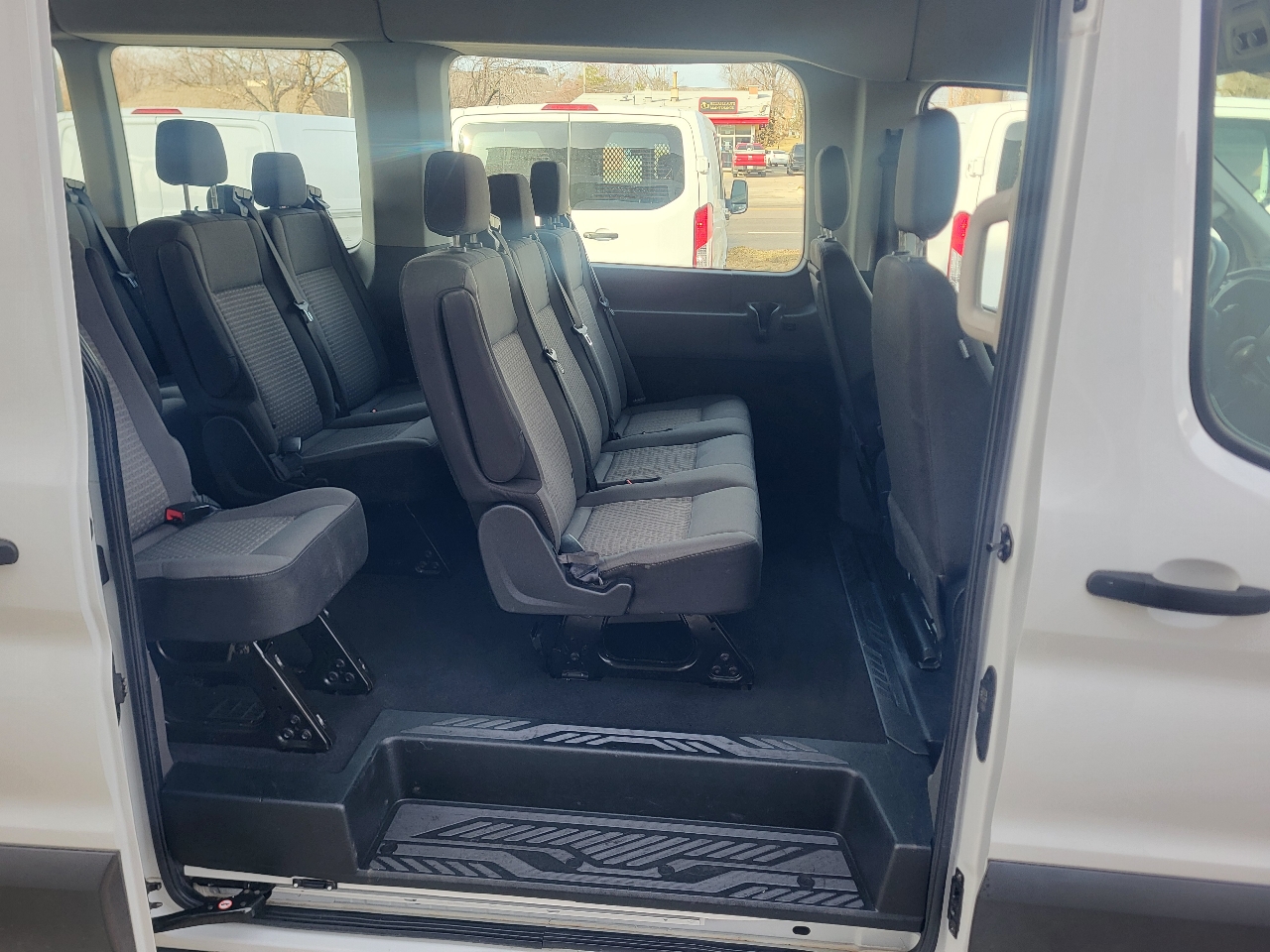 Ford Transit 350 Wagon Med. Roof XLT w/Sliding Pass. 148-in. WB 2022