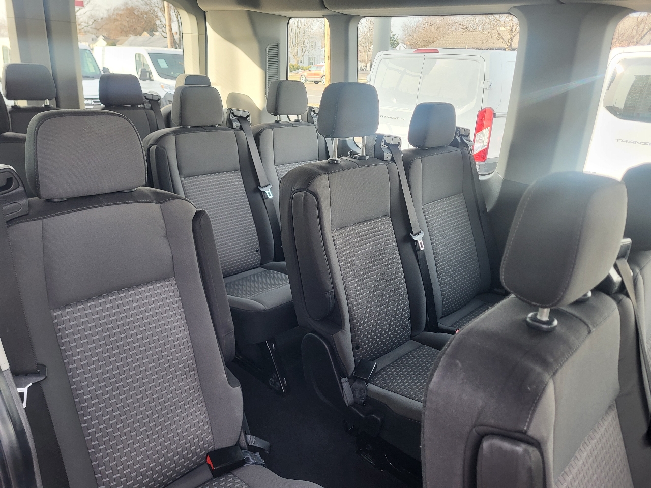 Ford Transit 350 Wagon Med. Roof XLT w/Sliding Pass. 148-in. WB 2022