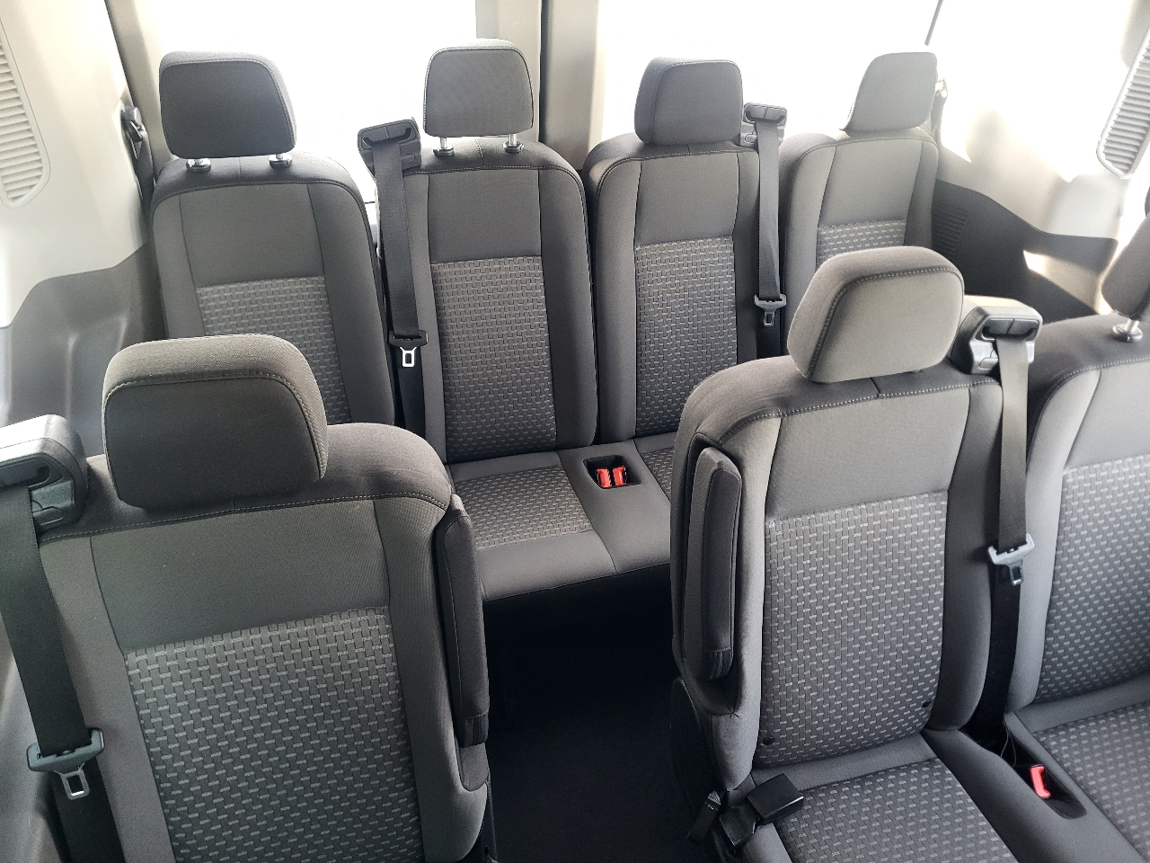 Ford Transit 350 Wagon Med. Roof XLT w/Sliding Pass. 148-in. WB 2022