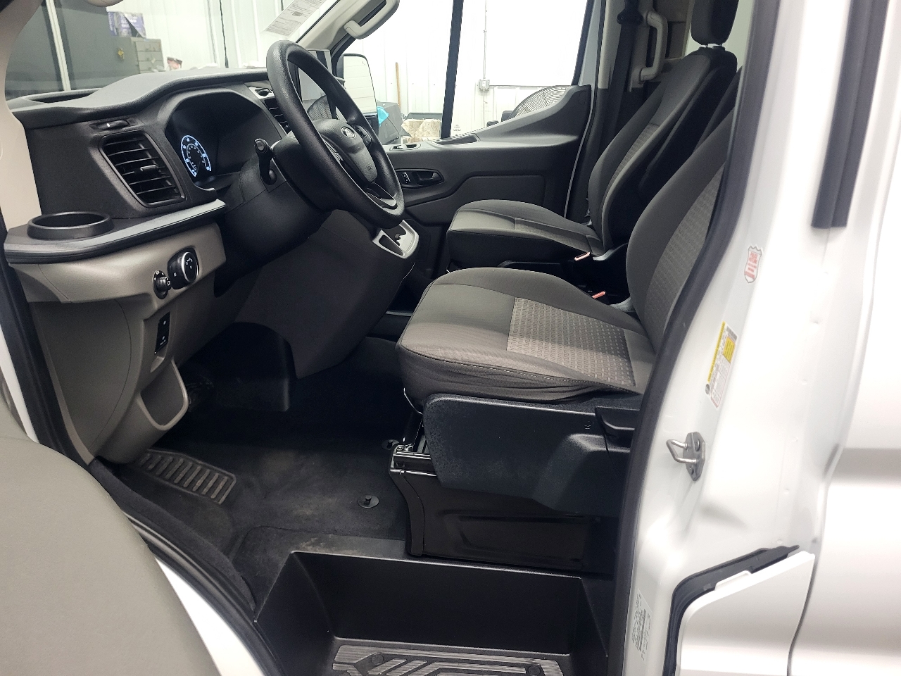 Ford Transit 350 Wagon Low Roof XLT w/Sliding Pass. 148-in. WB 2023