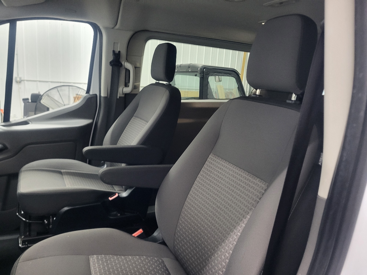 Ford Transit 350 Wagon Low Roof XLT w/Sliding Pass. 148-in. WB 2023