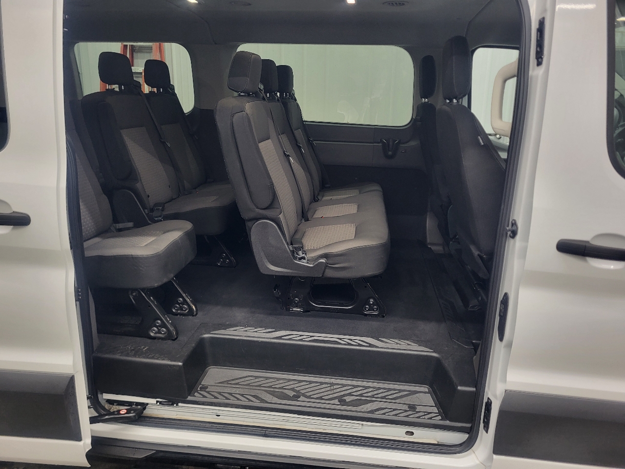 Ford Transit 350 Wagon Low Roof XLT w/Sliding Pass. 148-in. WB 2023