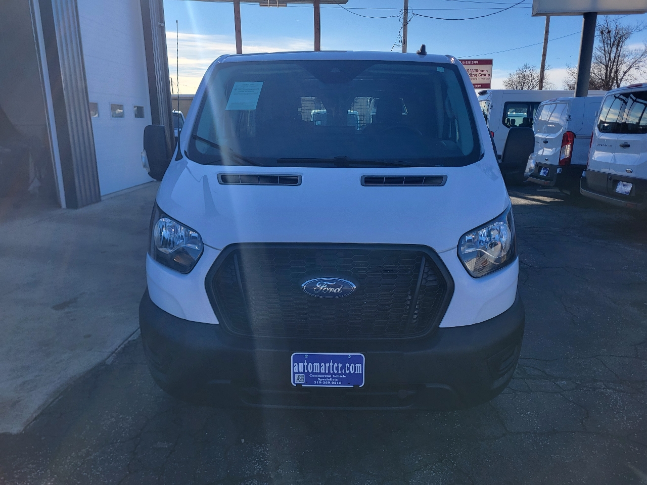 Ford Transit 250 Van Low Roof w/Sliding Pass. 130-in. WB 2022