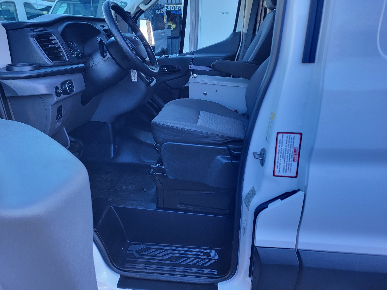 Ford Transit 250 Van Low Roof w/Sliding Pass. 130-in. WB 2022