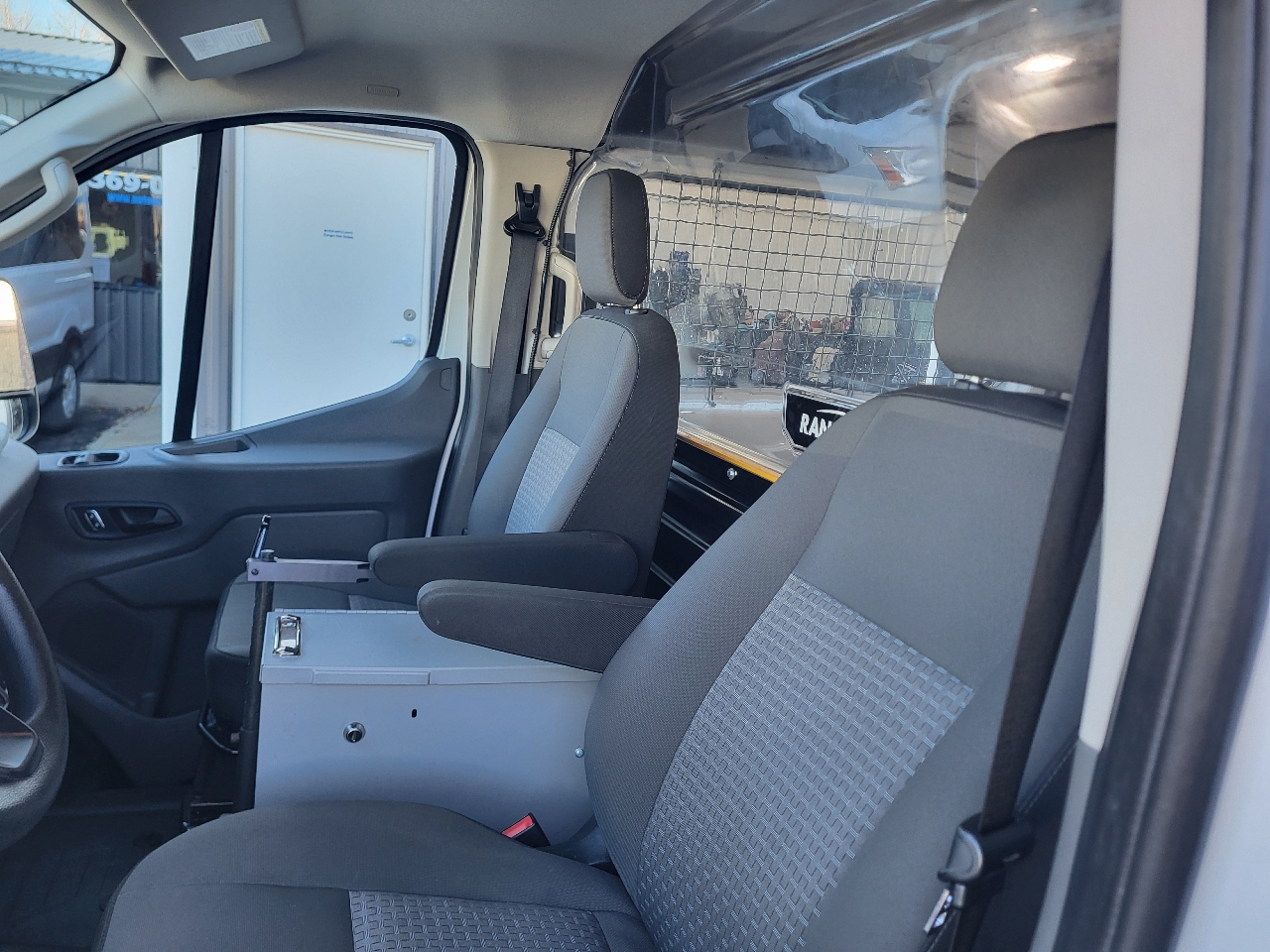 Ford Transit 250 Van Low Roof w/Sliding Pass. 130-in. WB 2022