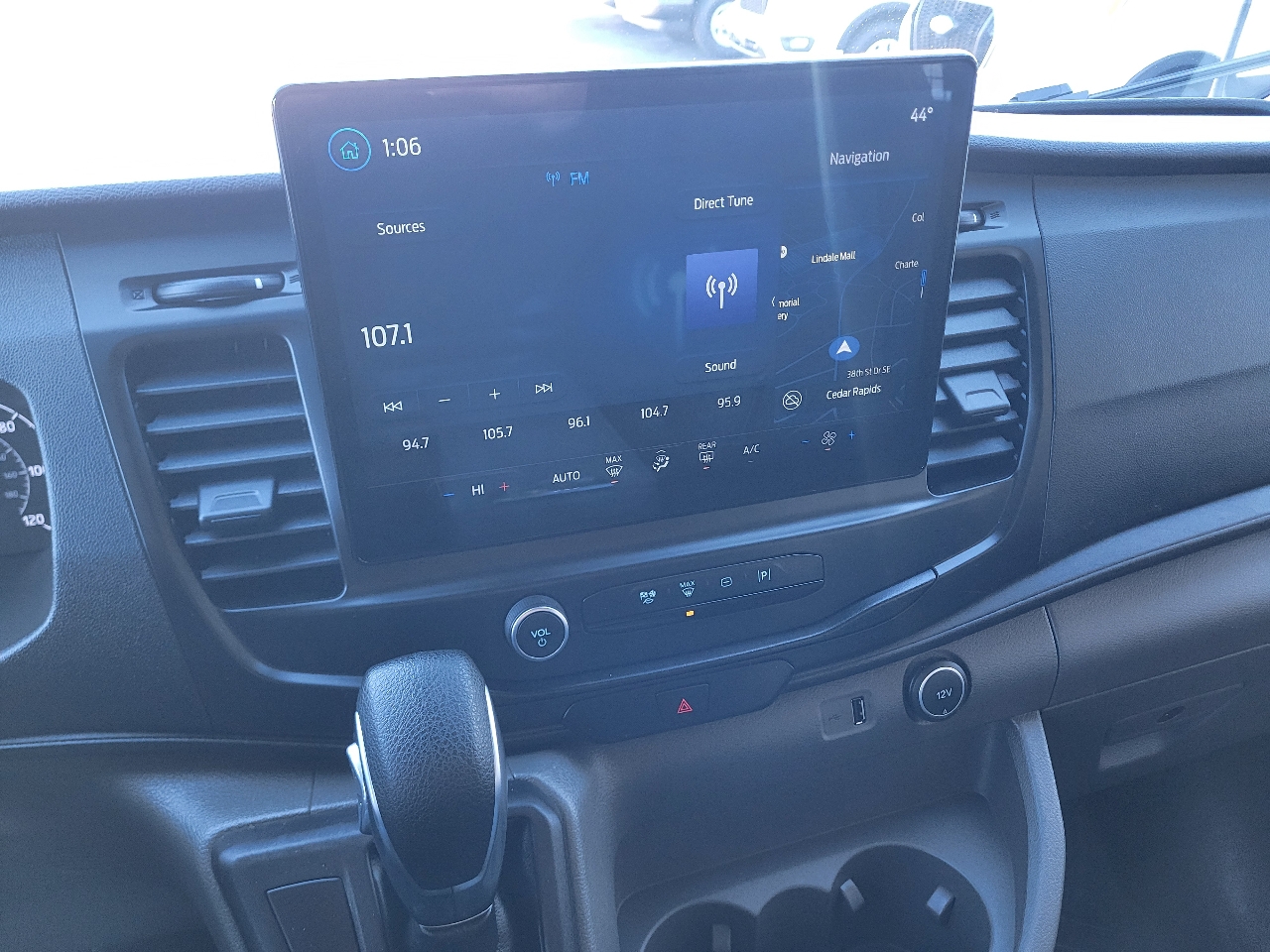 Ford Transit 250 Van Low Roof w/Sliding Pass. 130-in. WB 2022