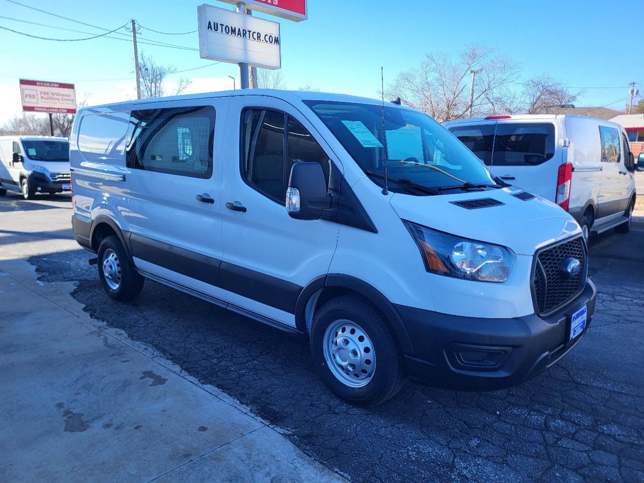 Ford Transit 250 Van Low Roof w/Sliding Pass. 130-in. WB 2022