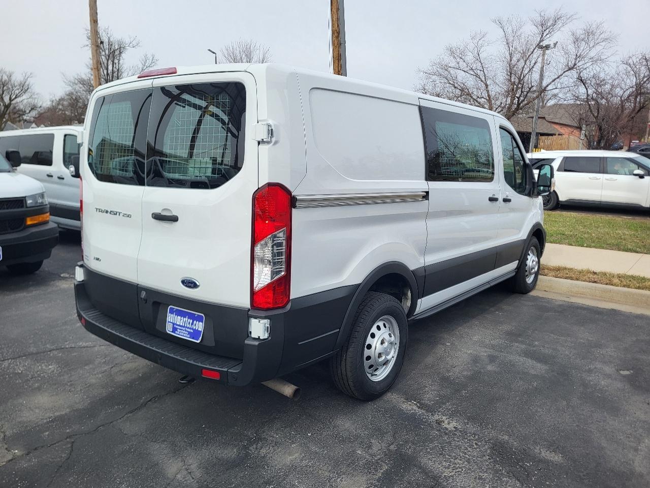 Ford Transit 250 Van Low Roof w/Sliding Pass. 130-in. WB 2022