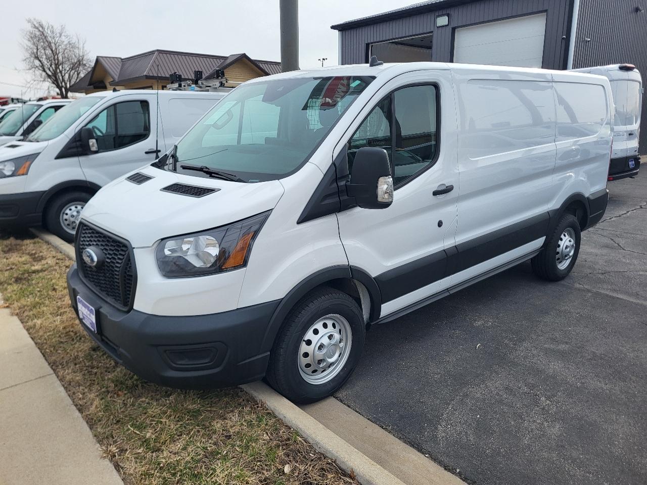 Ford Transit 250 Van Low Roof w/Sliding Pass. 130-in. WB 2022