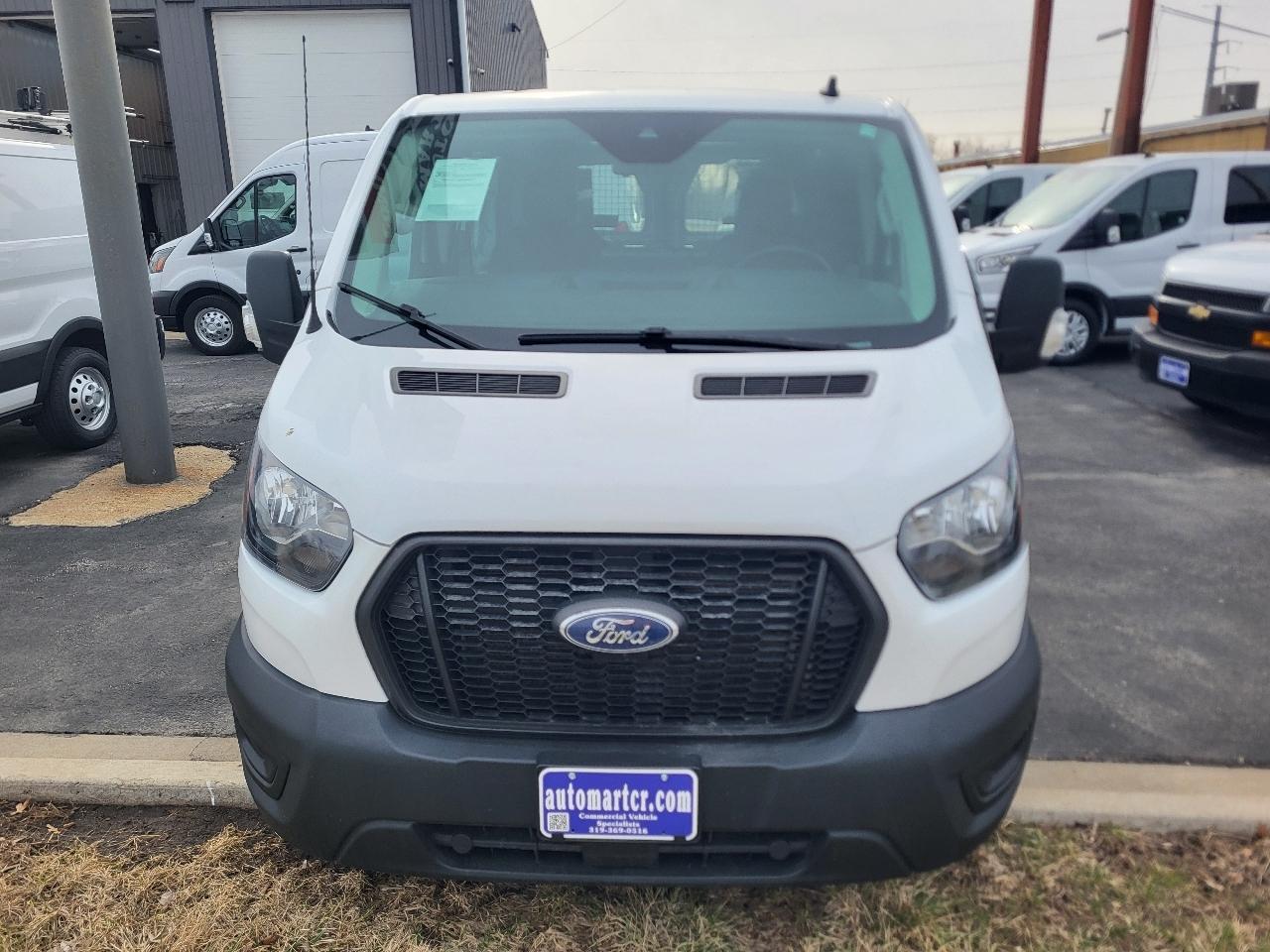 Ford Transit 250 Van Low Roof w/Sliding Pass. 130-in. WB 2022