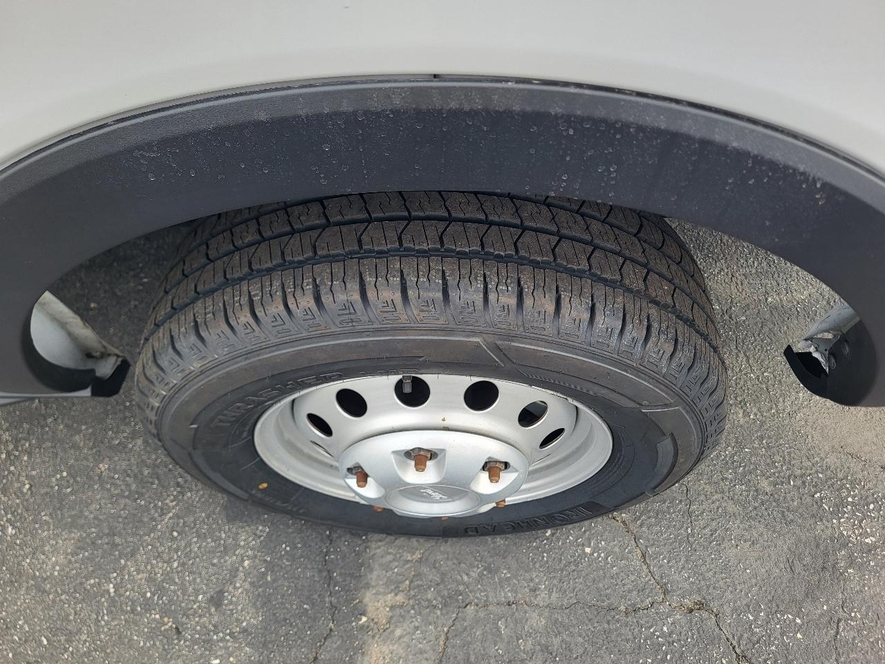 Ford Transit 250 Van Low Roof w/Sliding Pass. 130-in. WB 2022