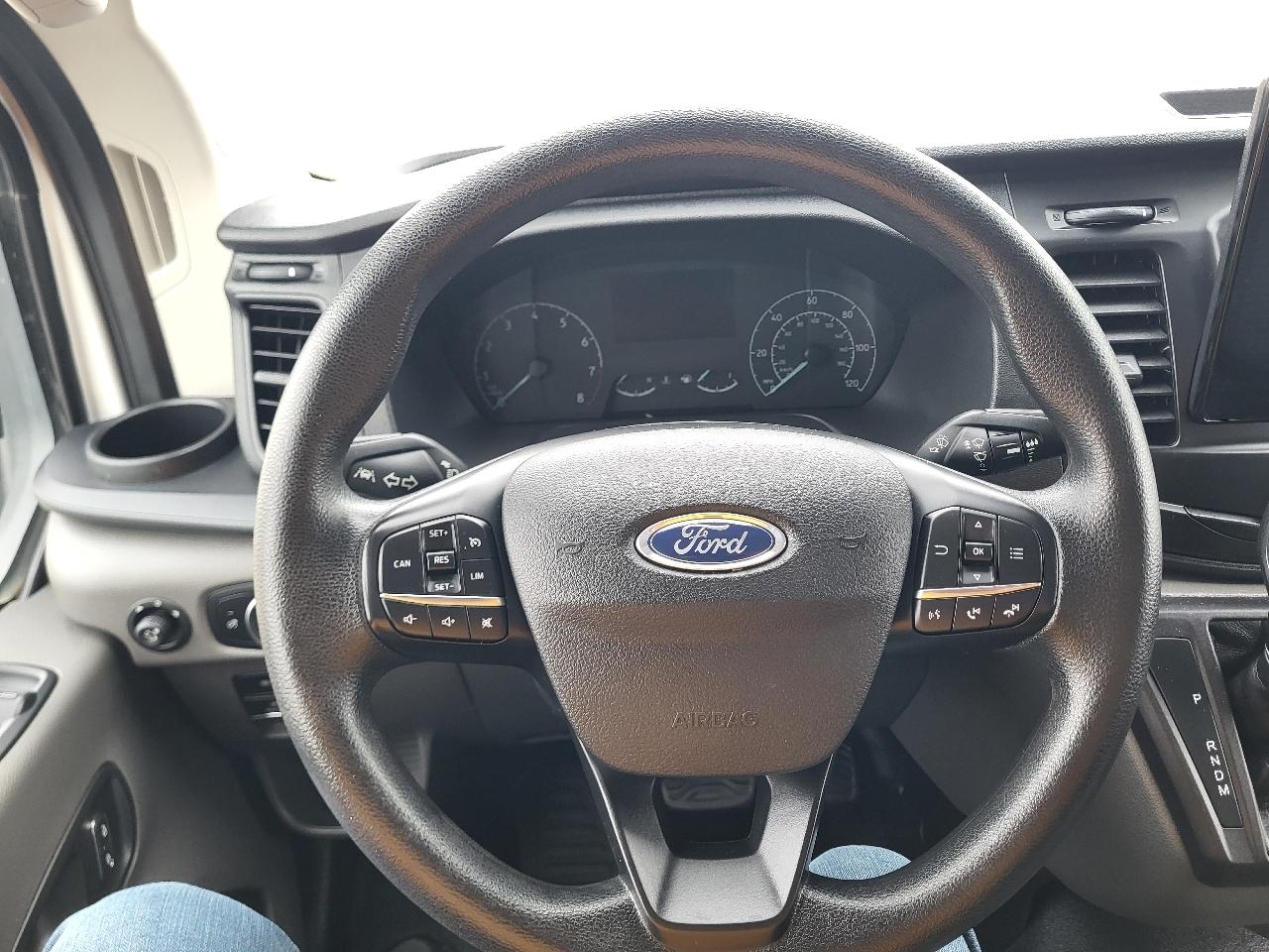 Ford Transit 250 Van Low Roof w/Sliding Pass. 130-in. WB 2022