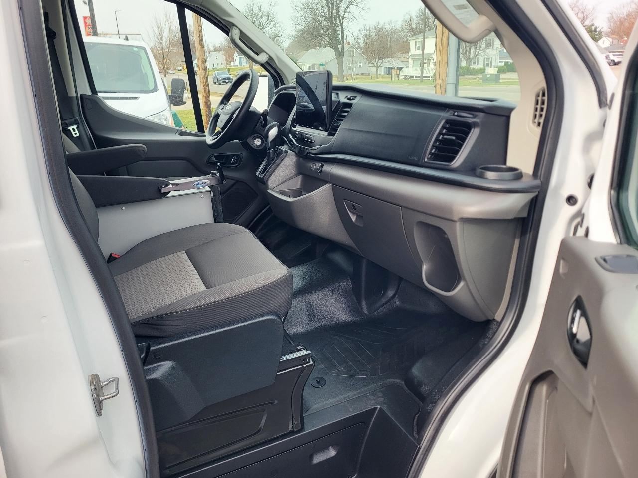 Ford Transit 250 Van Low Roof w/Sliding Pass. 130-in. WB 2022