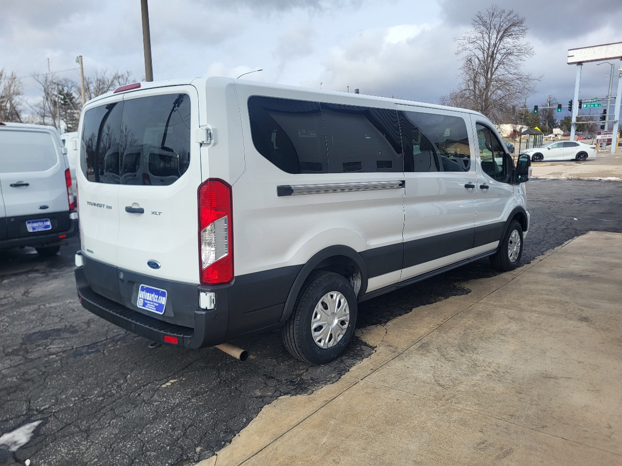 Ford Transit 350 Wagon Low Roof XLT w/Sliding Pass. 148-in. WB 2023