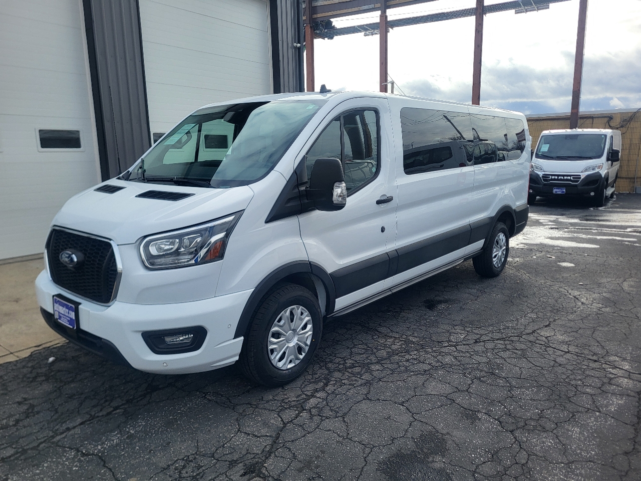 Ford Transit 350 Wagon Low Roof XLT w/Sliding Pass. 148-in. WB 2023